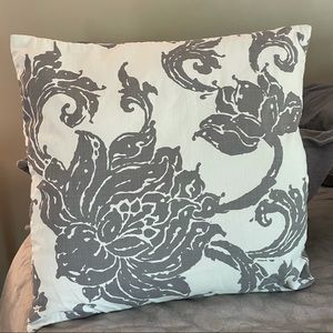 SOLD  Pottery Barn  Pillow cover